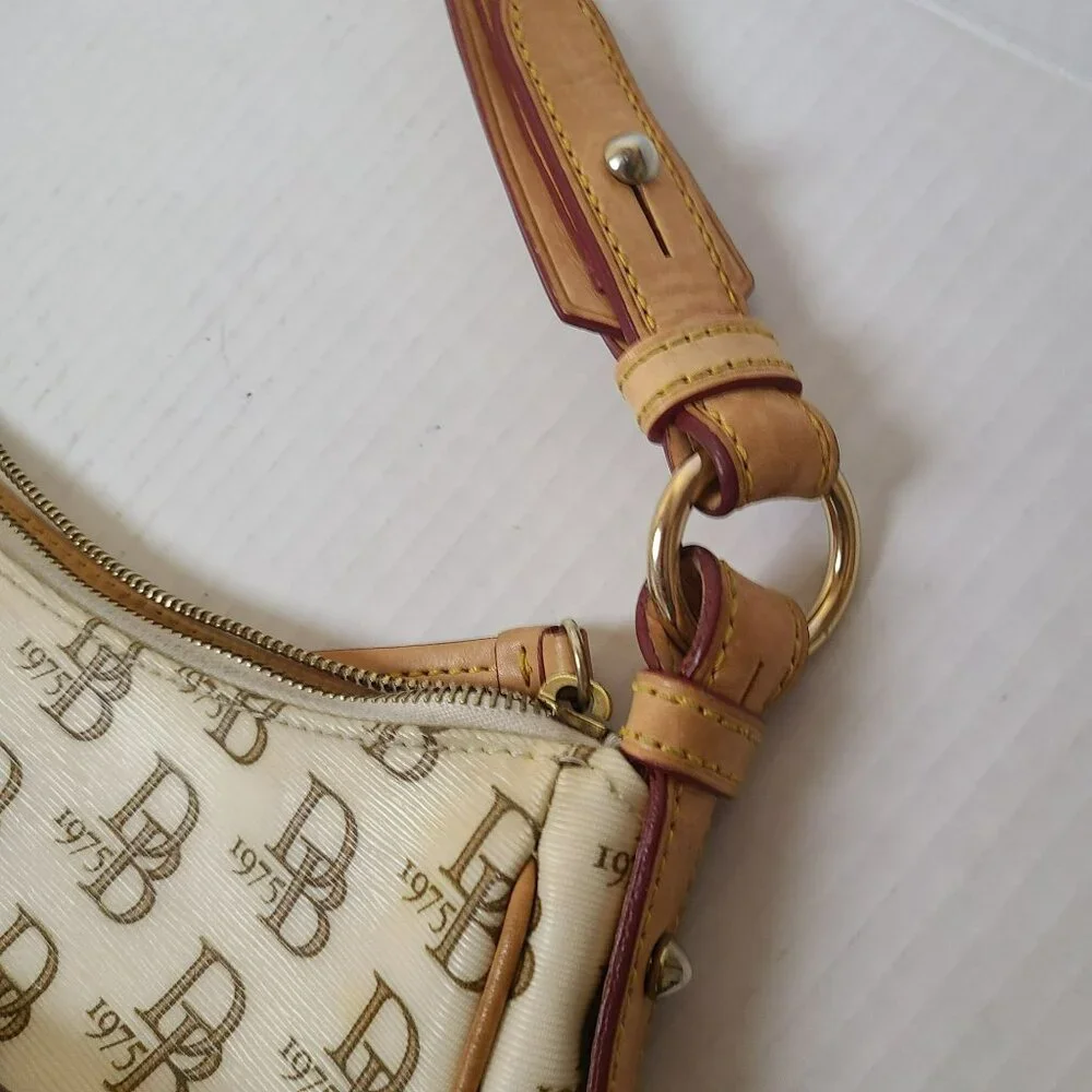 Dooney and Bourke Hobo Bag Collins East West 1975 Signature Ivory Brown *READ* - Picture 12 of 16